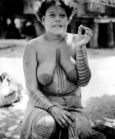 Donna tatuata di Ontong Java