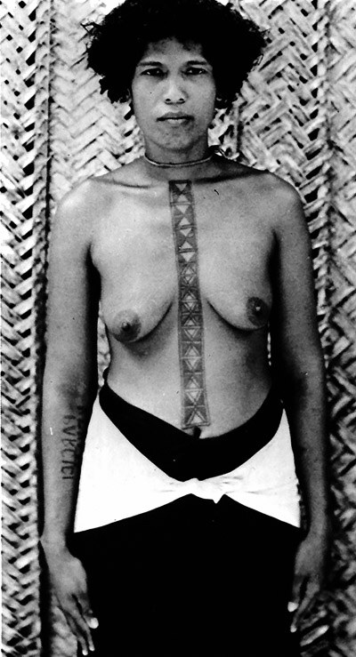 Donna tatuata di Sikaiana, o isola Stewart